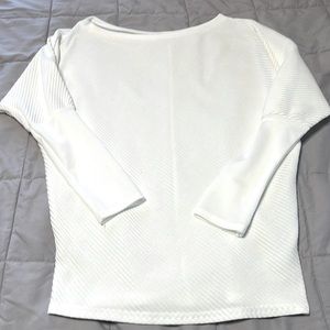 Women’s white top. Cute but too big for me.